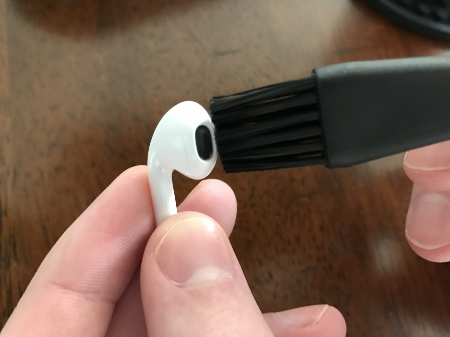 clean airpods with anti-static brush