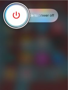 desliza el icono rojo de apagado de izquierda a derecha para apagar tu iPhone.
