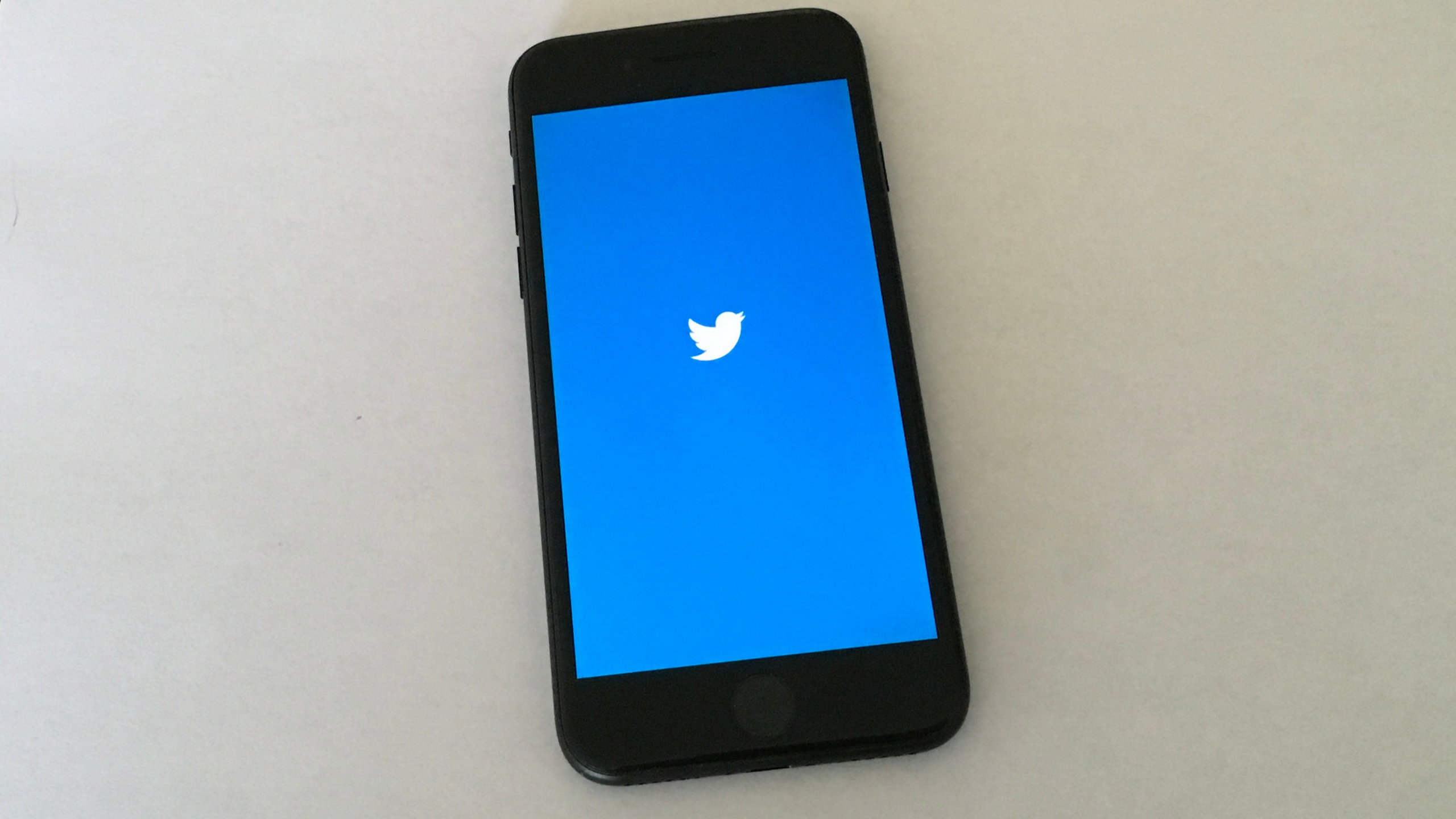 Twitter Not Working On Your iPhone? Here's The Real Fix!